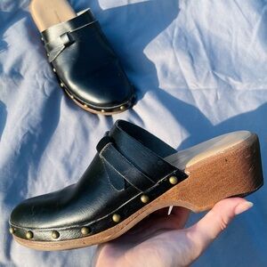 Time & Tru Memory Foam Clogs